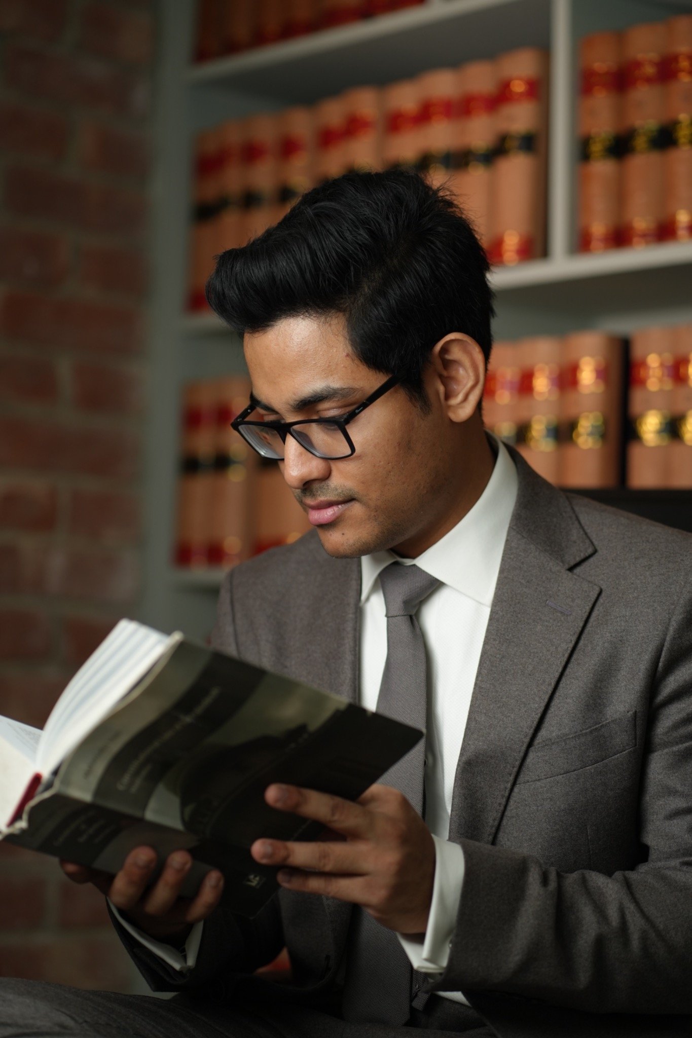 Supreme Court Lawyer in Dhaka: Expert Legal Representation by TRW